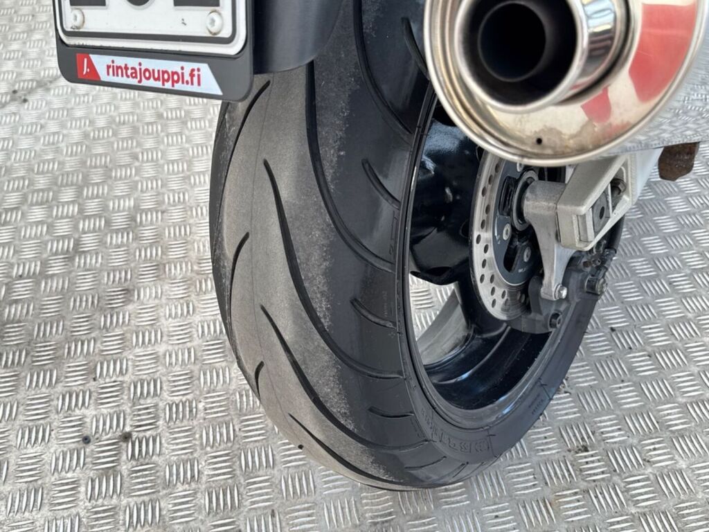 Suzuki GSF 2005 