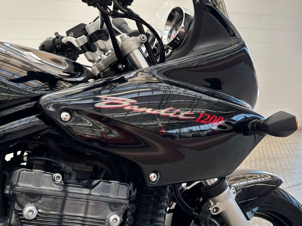 Suzuki GSF 2005 