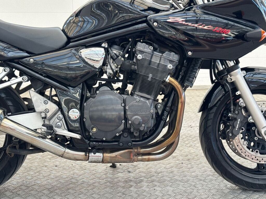 Suzuki GSF 2005 