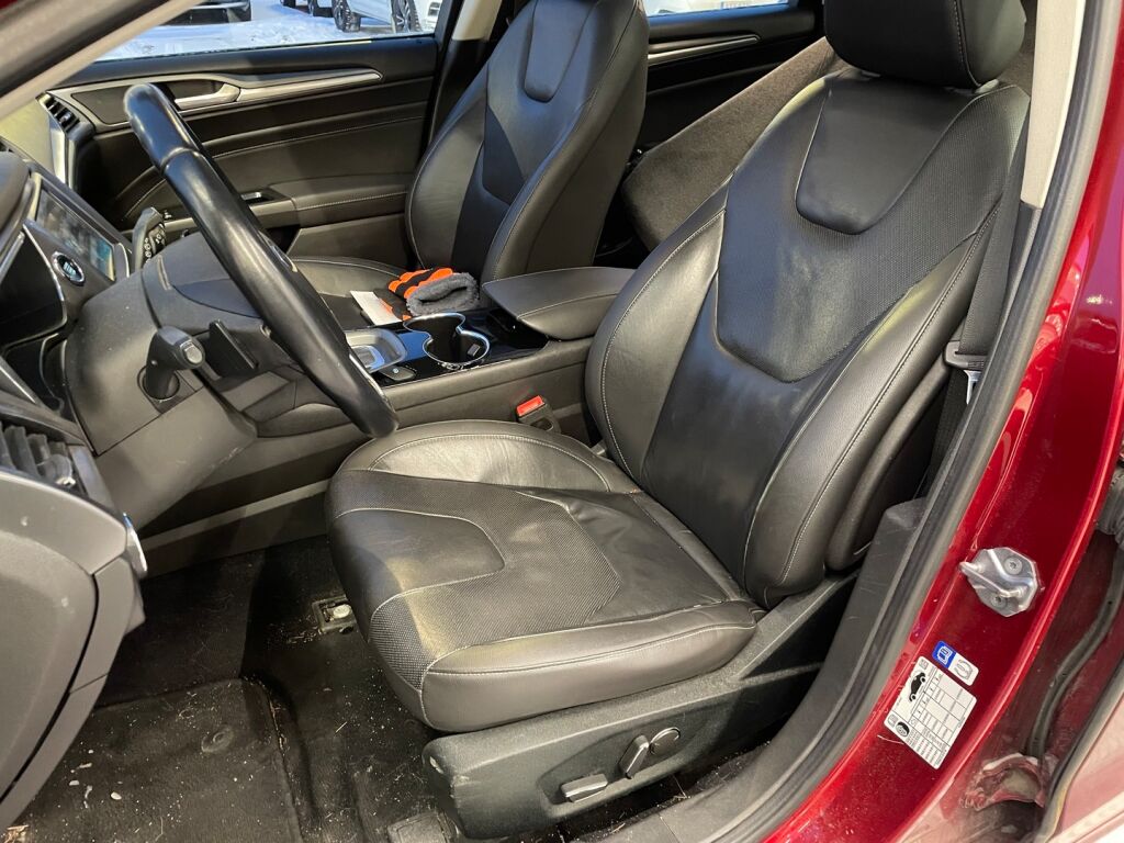 Ford Mondeo 2015 Punainen