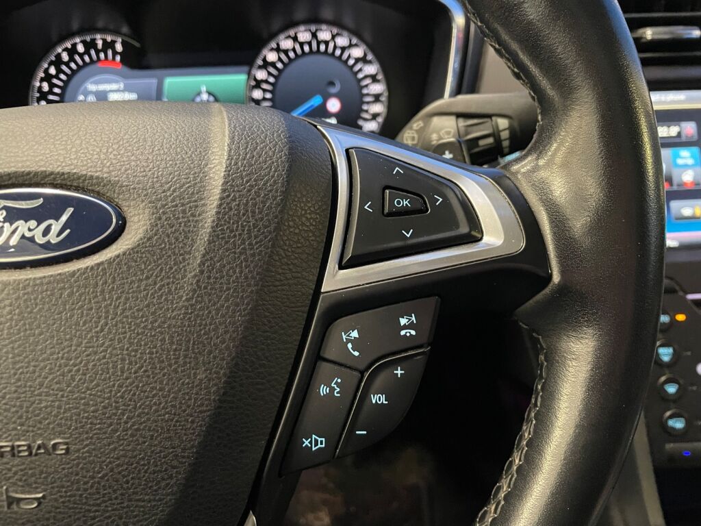 Ford Mondeo 2015 Punainen