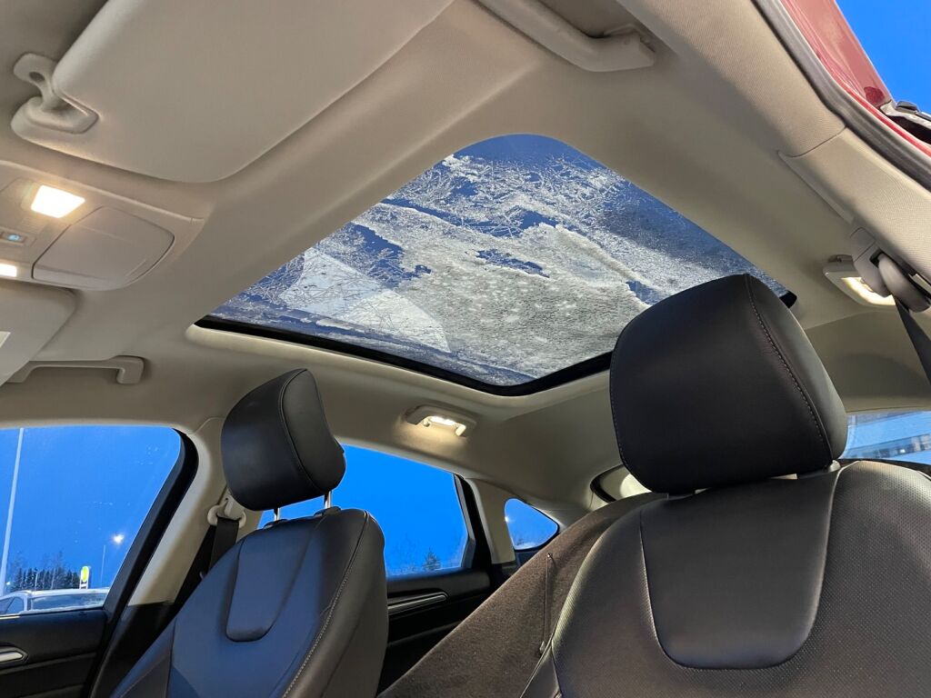 Ford Mondeo 2015 Punainen