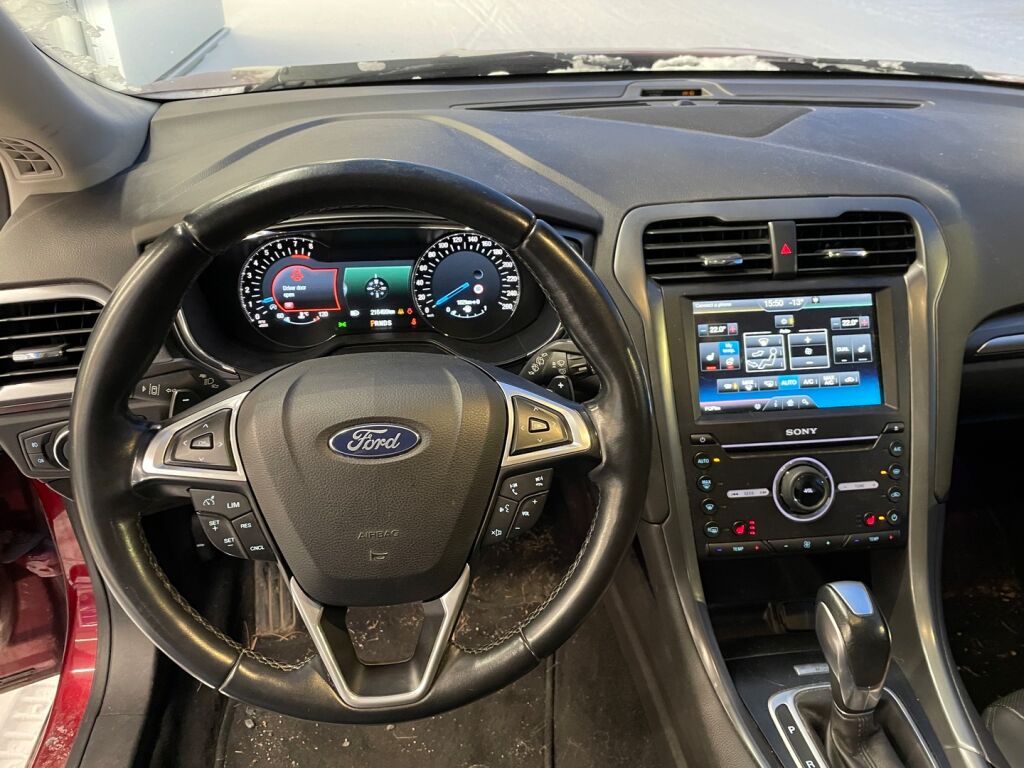 Ford Mondeo 2015 Punainen