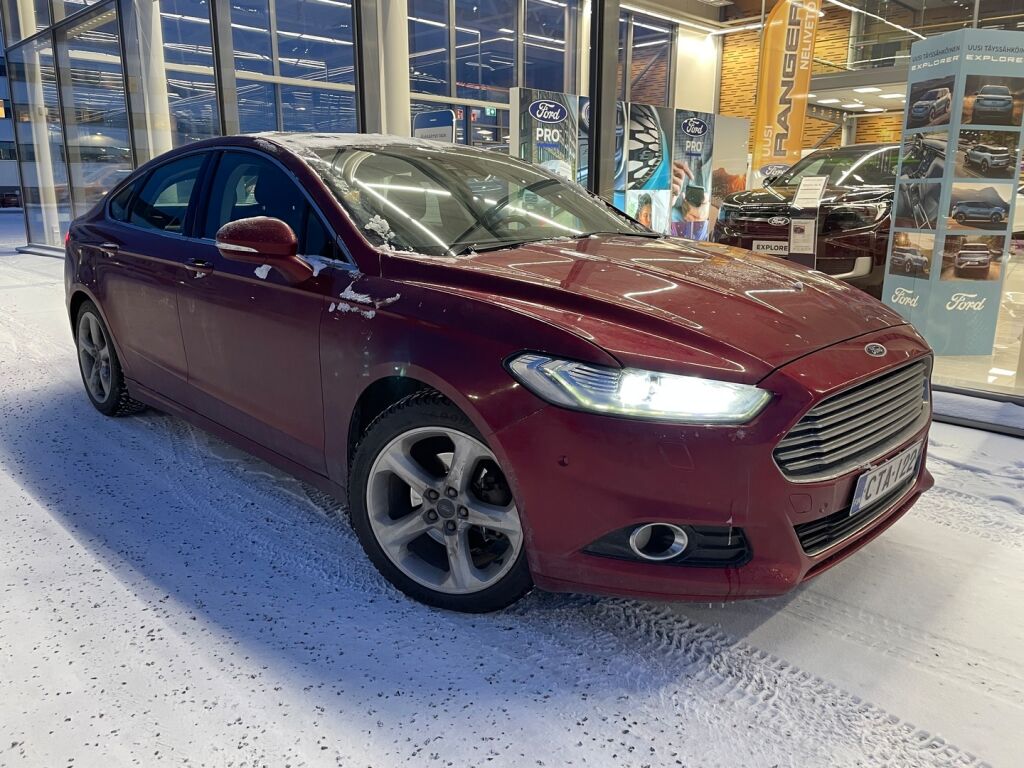 Ford Mondeo 2015 Punainen