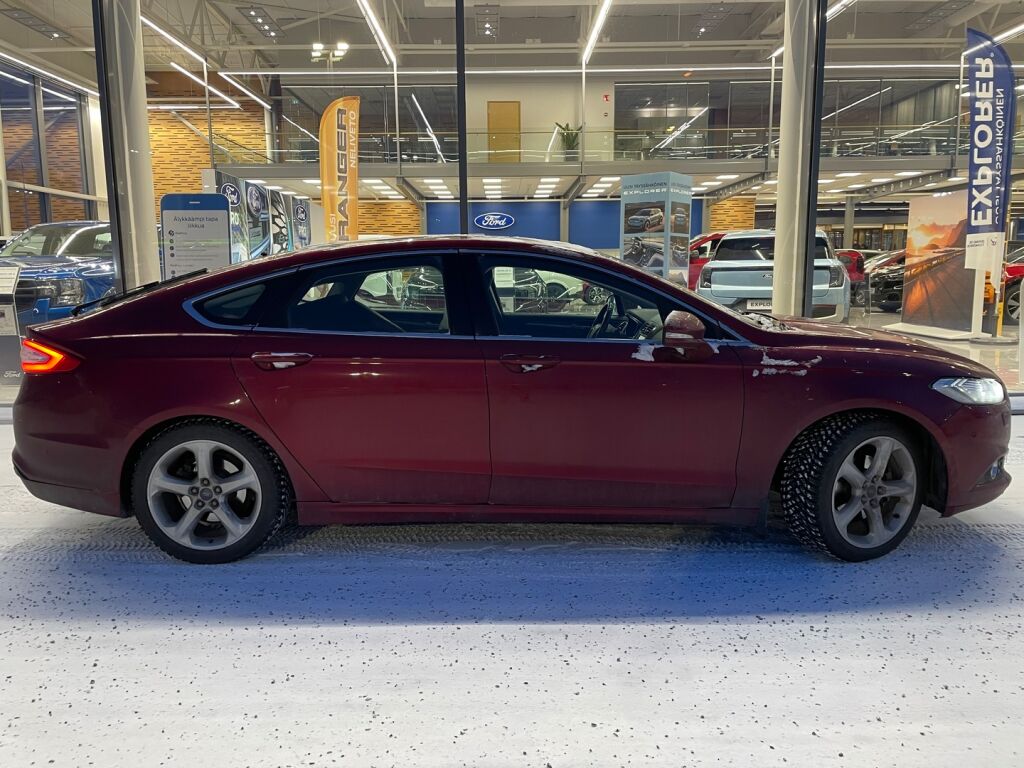 Ford Mondeo 2015 Punainen
