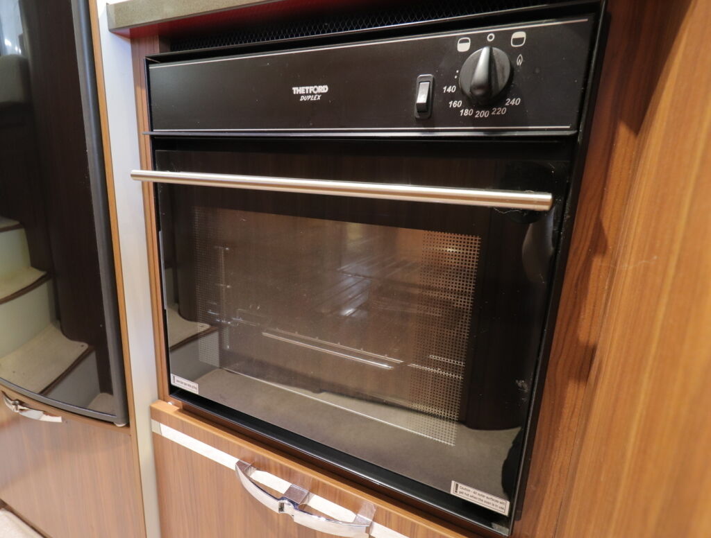 Adria Matrix Supreme M 687 SL 2016 Hopea