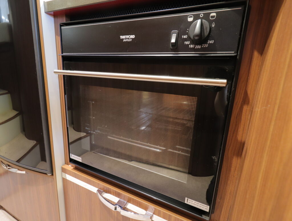 Adria Matrix Supreme M 687 SL 2016 Hopea