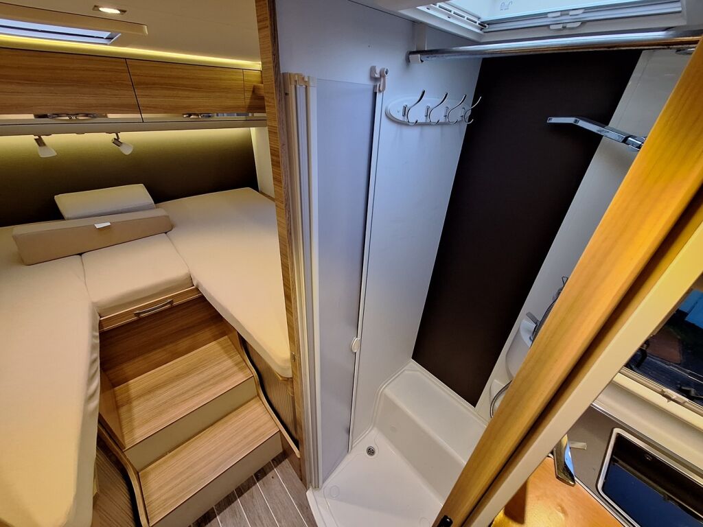 Adria MATRIX AXESS 670 SL 2017 Valkoinen