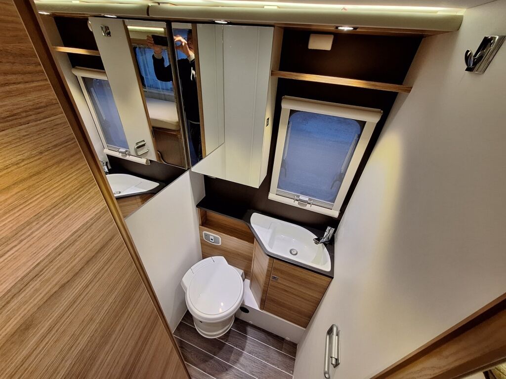 Adria MATRIX AXESS 670 SL 2017 Valkoinen