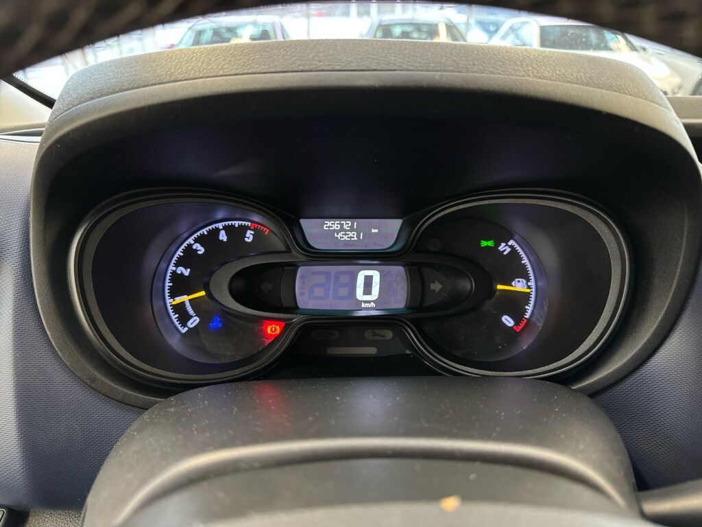 Opel Vivaro 2015 Valkoinen