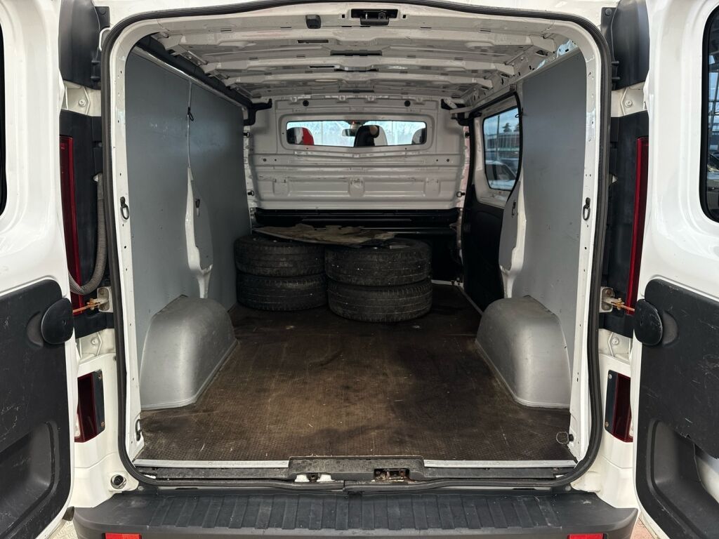 Opel Vivaro 2015 Valkoinen