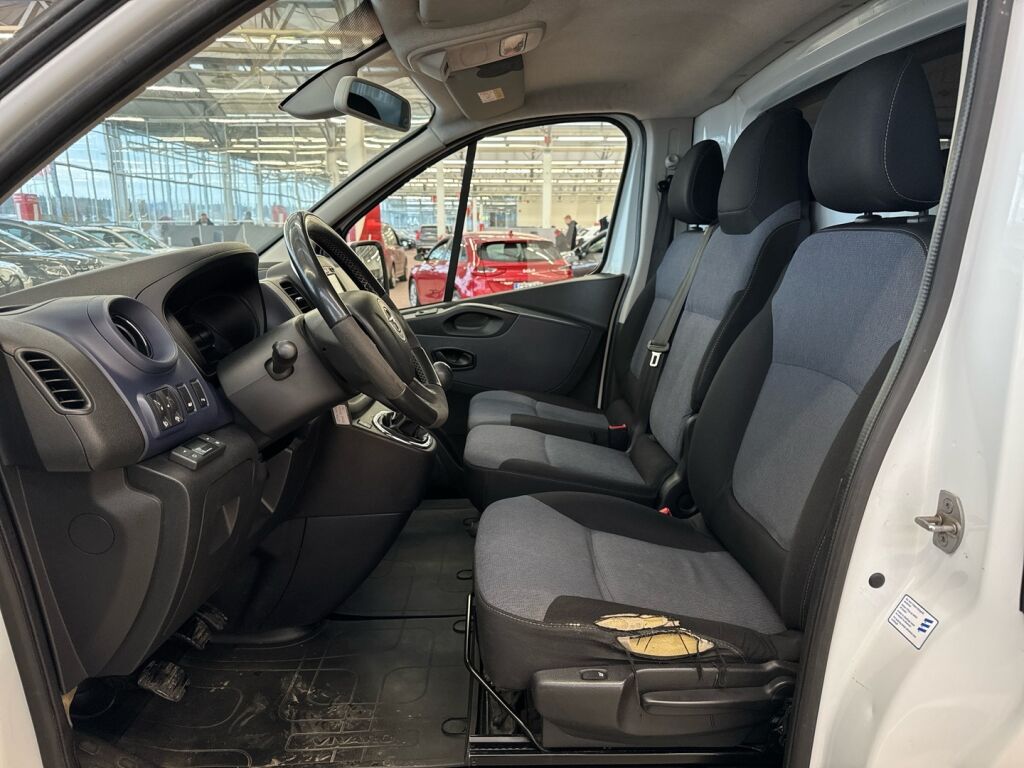 Opel Vivaro 2015 Valkoinen