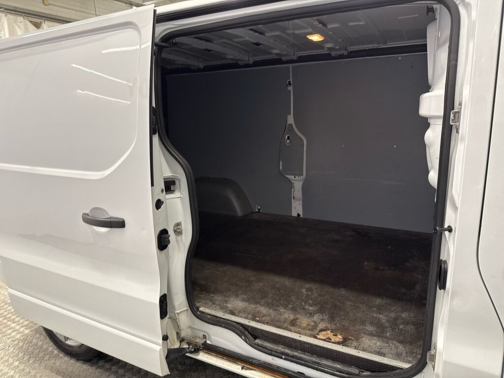 Opel Vivaro 2015 Valkoinen