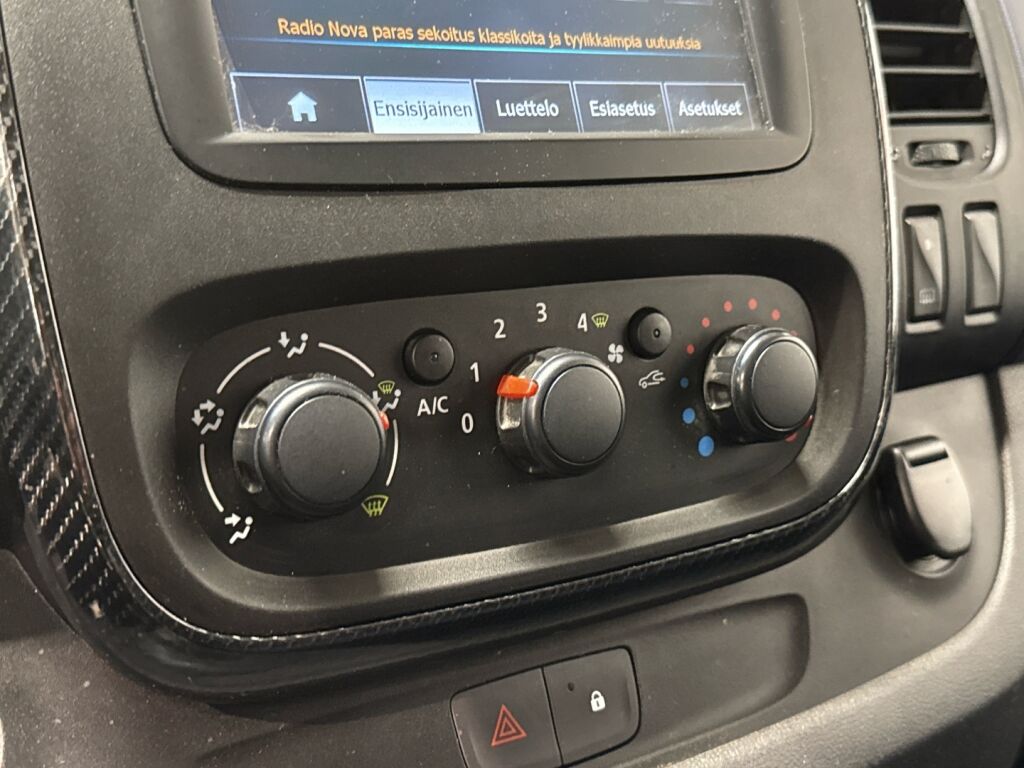 Opel Vivaro 2015 Valkoinen