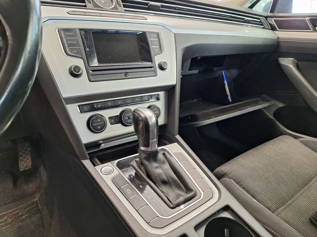 Volkswagen Passat 2015 Sininen