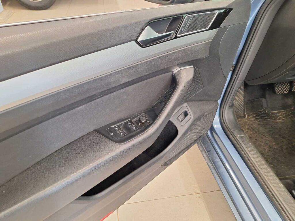 Volkswagen Passat 2015 Sininen