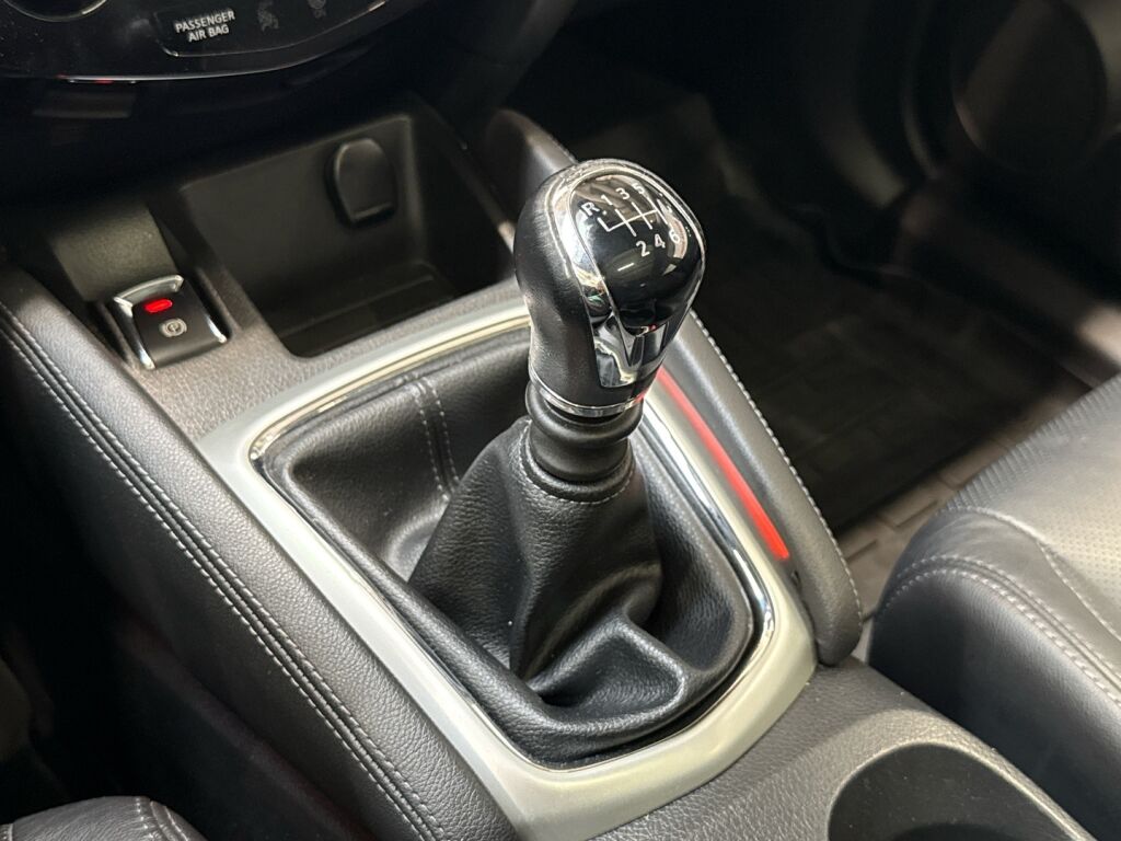 Nissan Qashqai 2015 Valkoinen