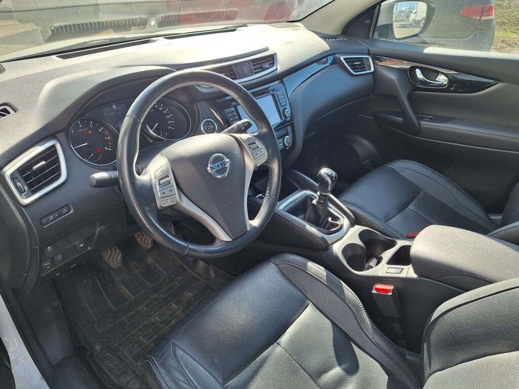 Nissan Qashqai 2015 Valkoinen