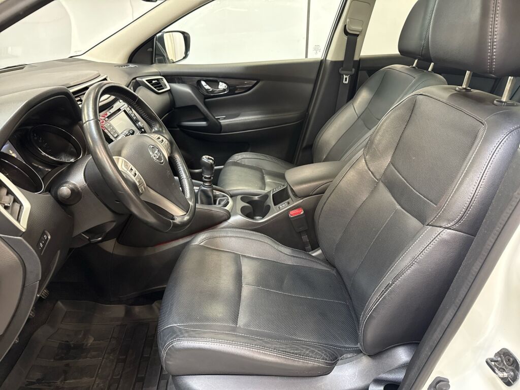 Nissan Qashqai 2015 Valkoinen