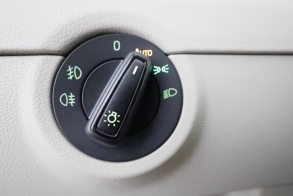 Skoda Octavia 2015 Ruskea (beige)