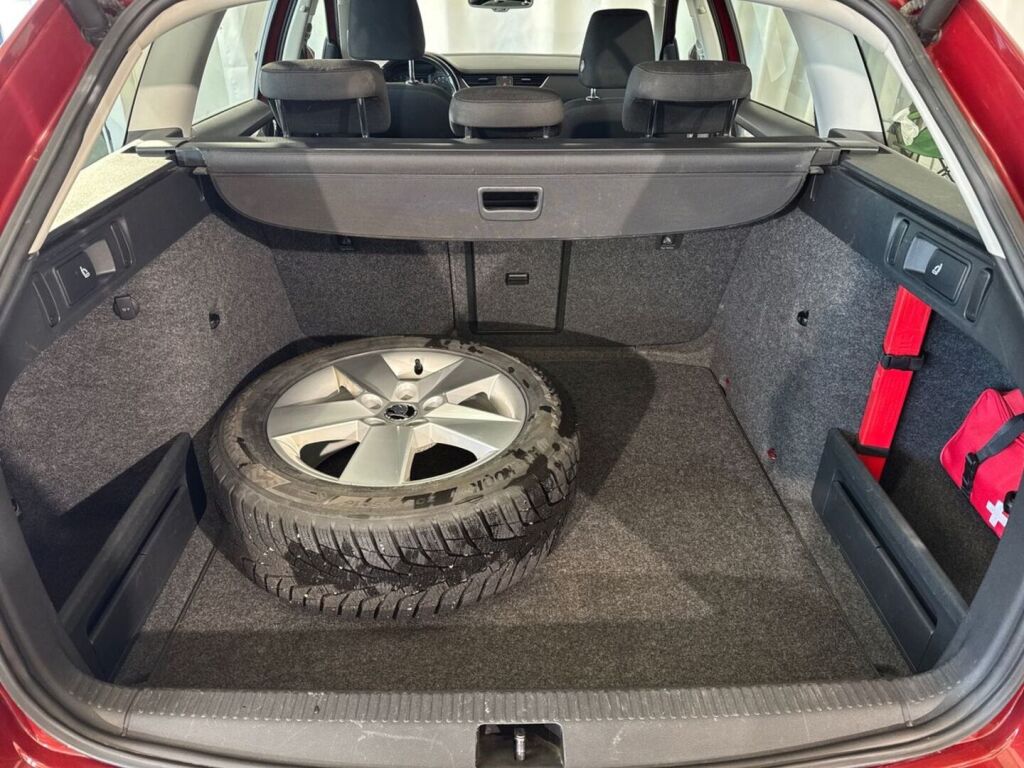 Skoda Octavia 2015 Punainen