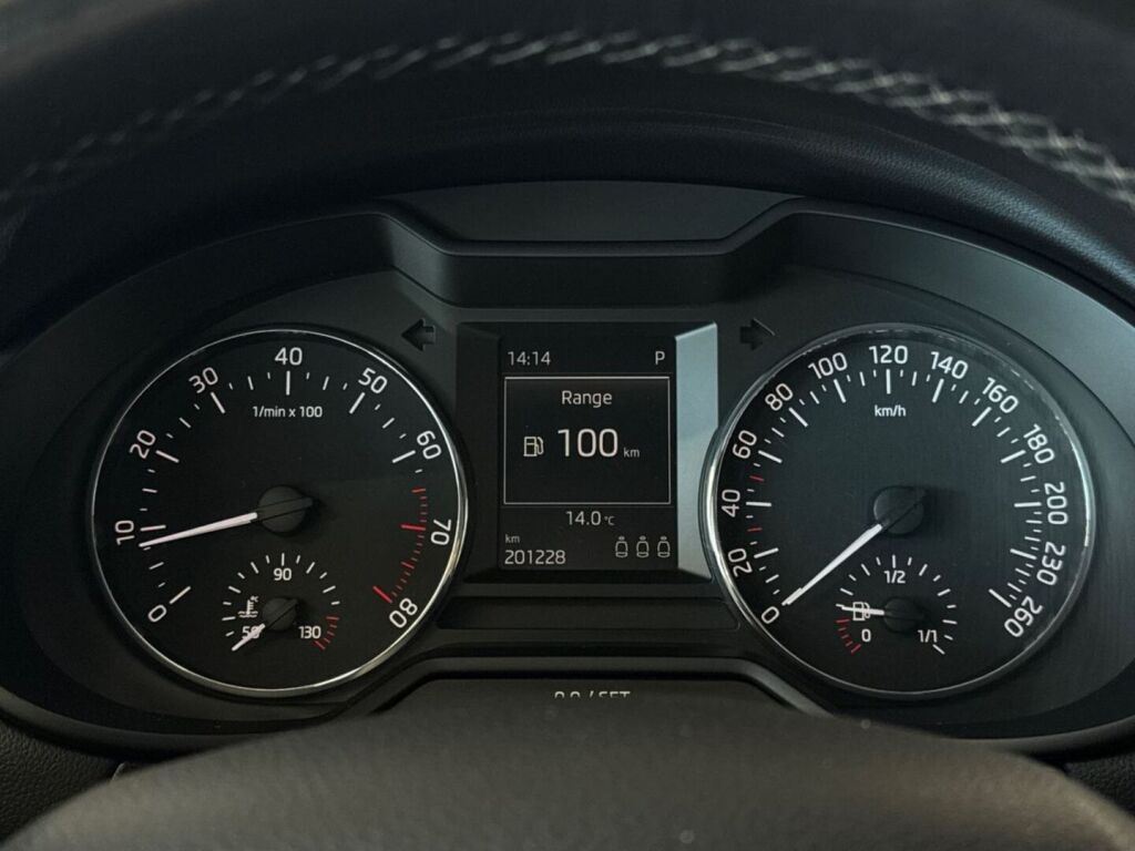 Skoda Octavia 2015 Punainen