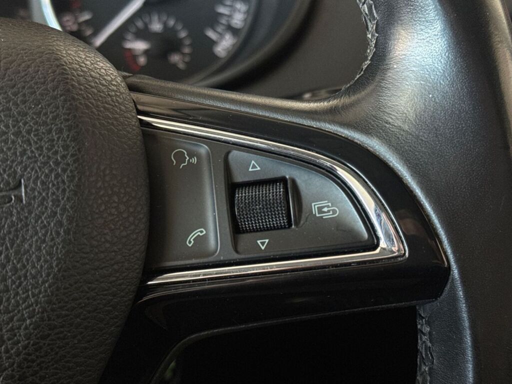 Skoda Octavia 2015 Punainen