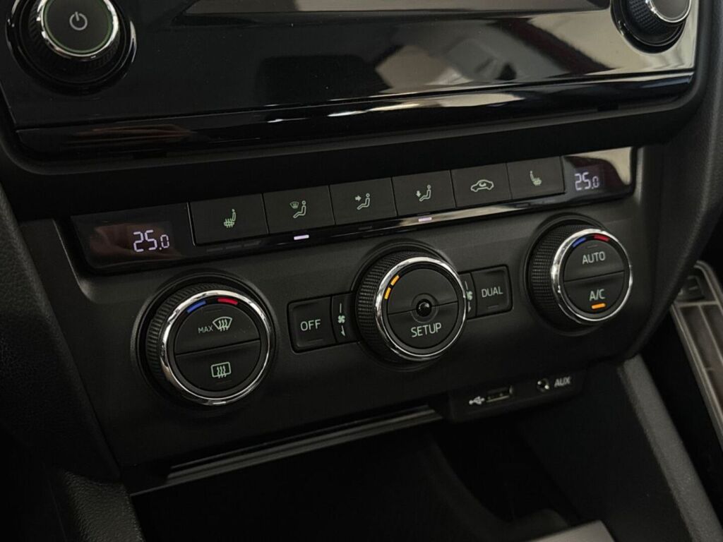 Skoda Octavia 2015 Punainen