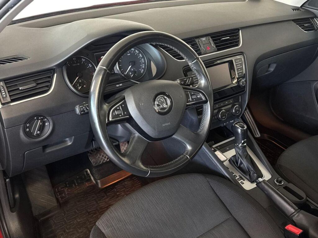 Skoda Octavia 2015 Punainen