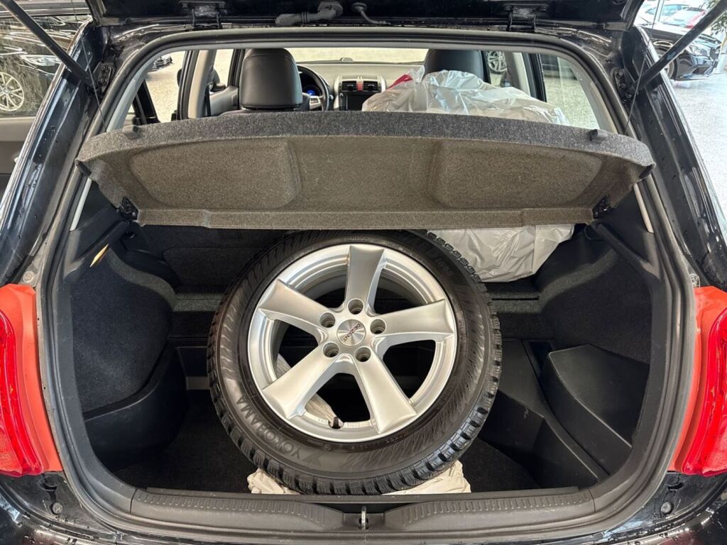 Toyota Auris 2011 Musta