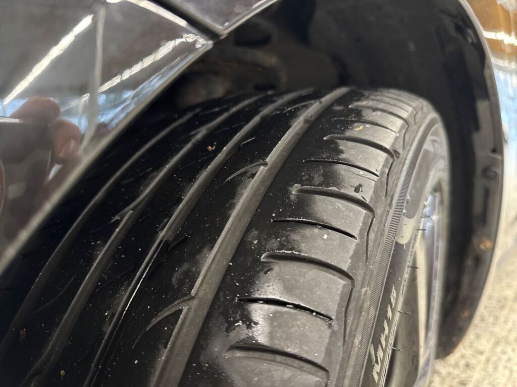 Toyota Auris 2011 Musta