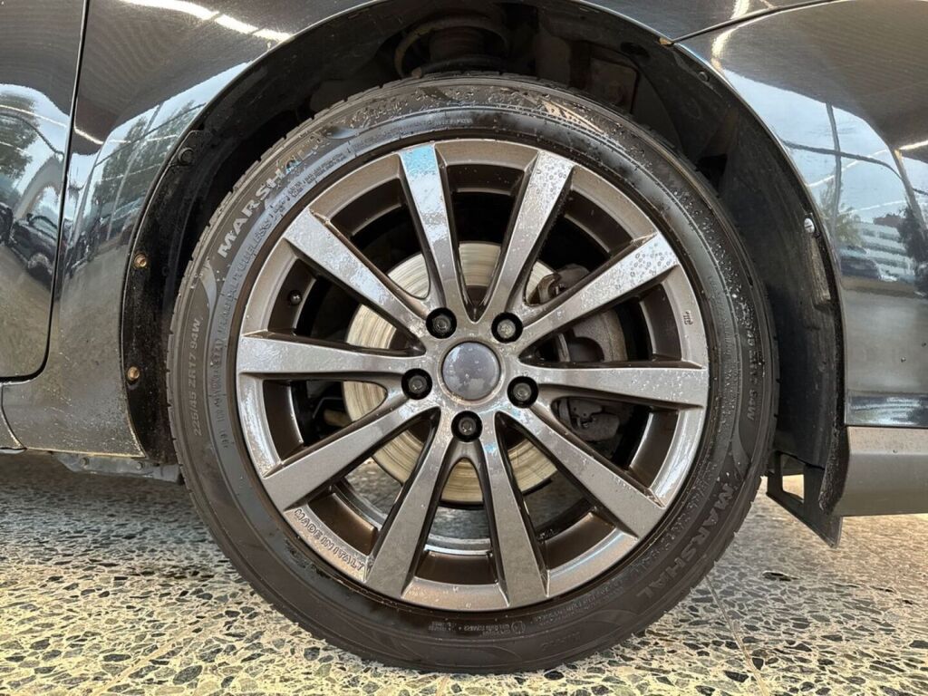 Toyota Auris 2011 Musta