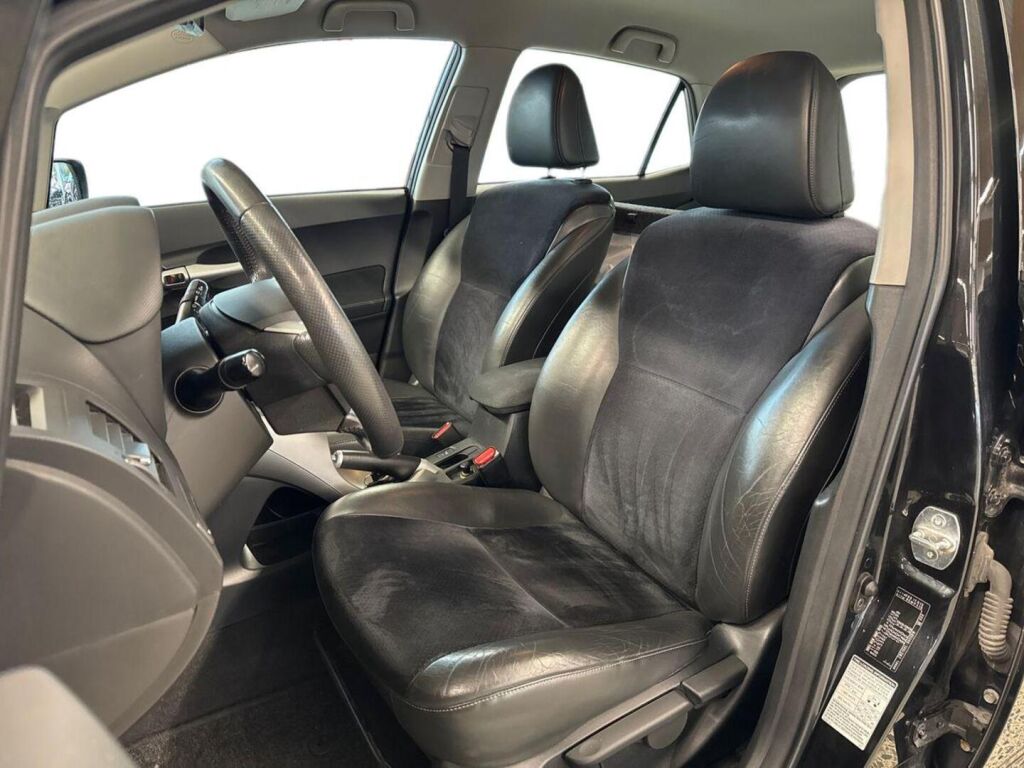 Toyota Auris 2011 Musta