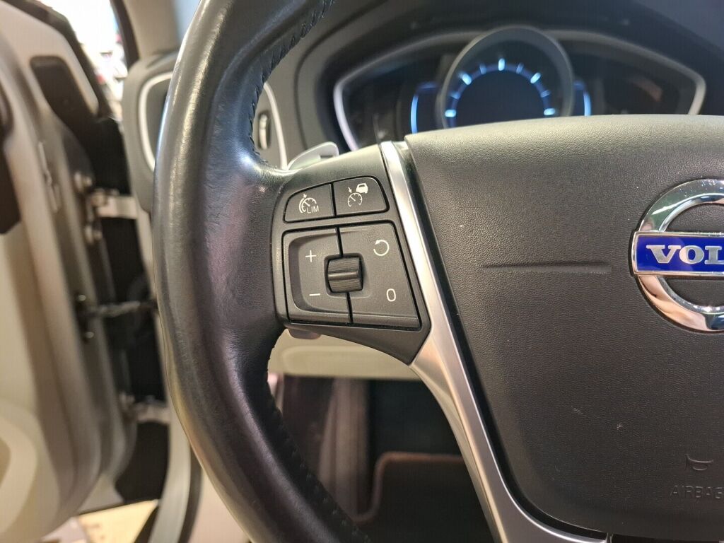 Volvo V40 Cross Country 2015 Harmaa