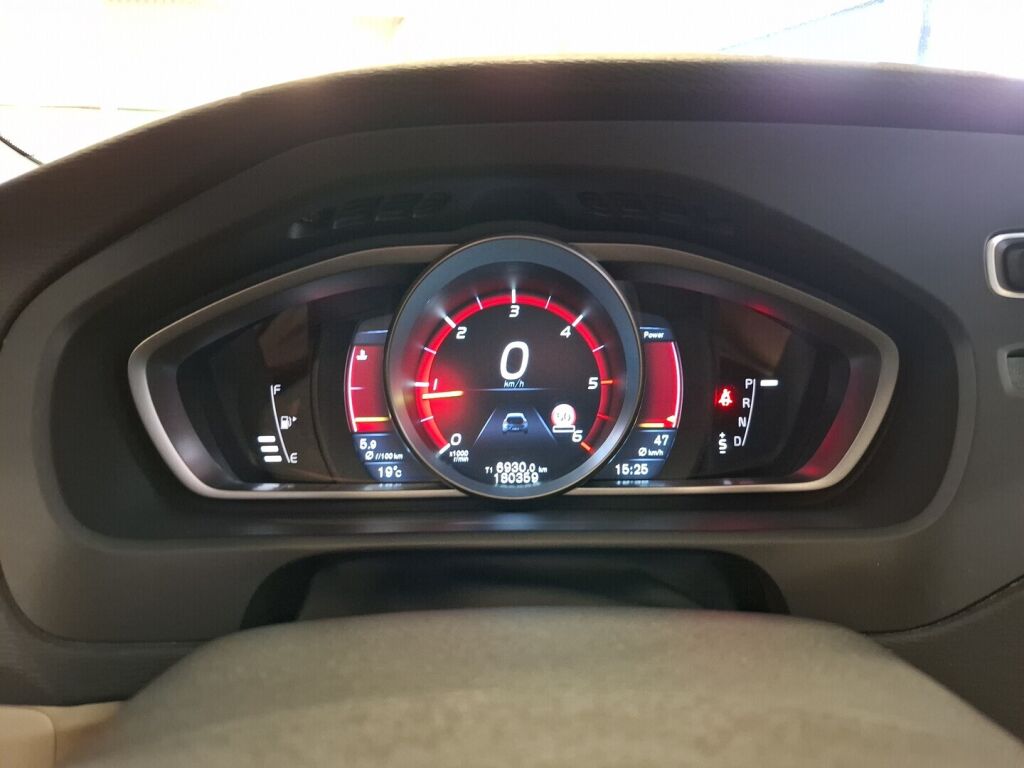 Volvo V40 Cross Country 2015 Harmaa