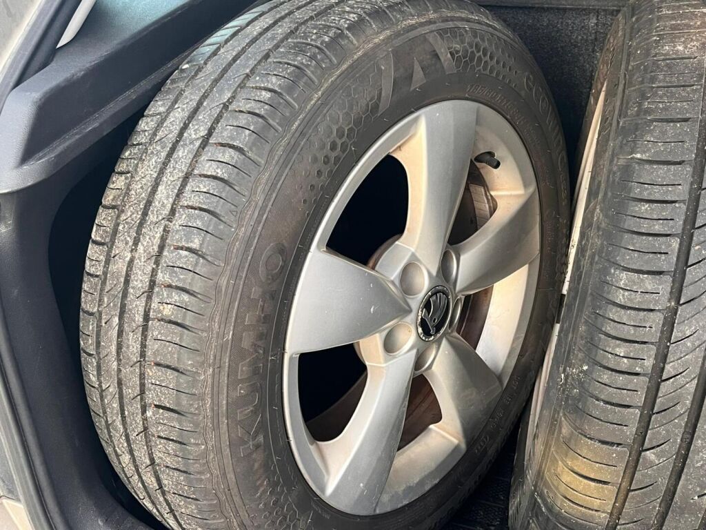 Skoda Rapid 2015 Ruskea (beige)