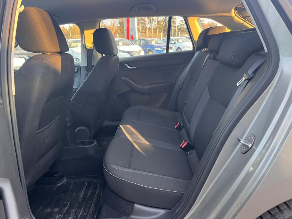 Skoda Rapid 2015 Ruskea (beige)