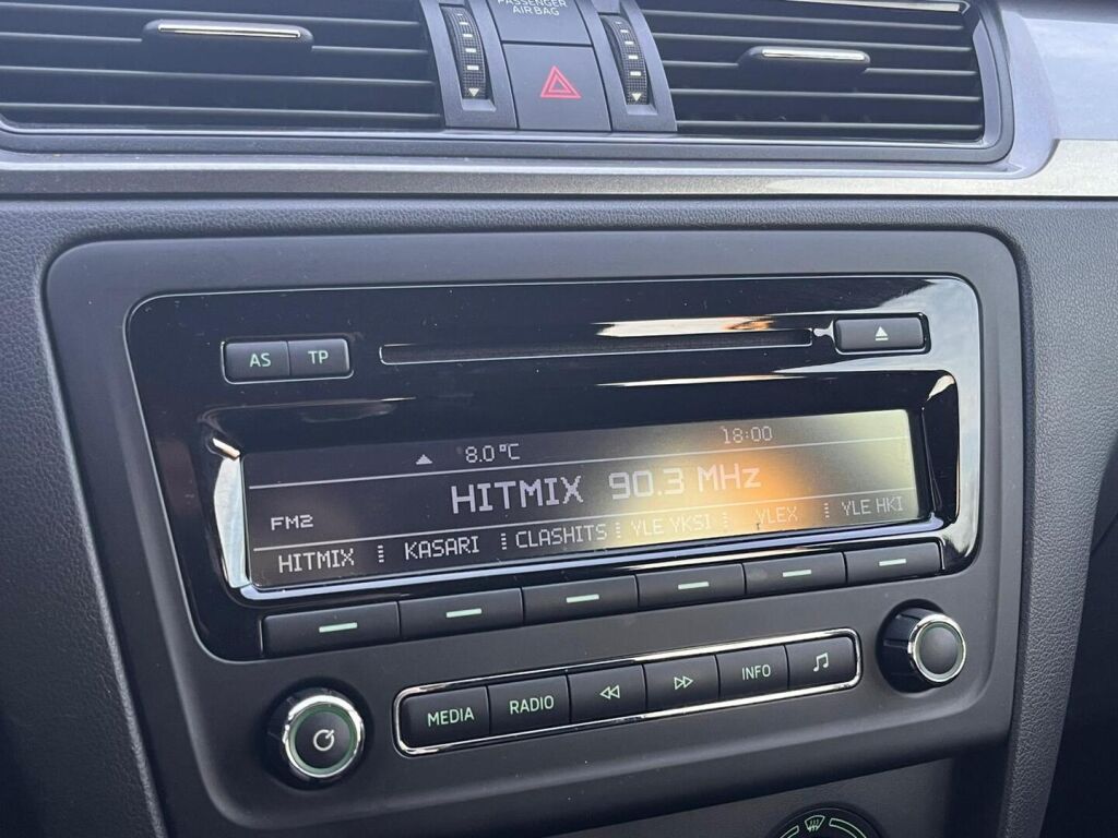 Skoda Rapid 2015 Ruskea (beige)