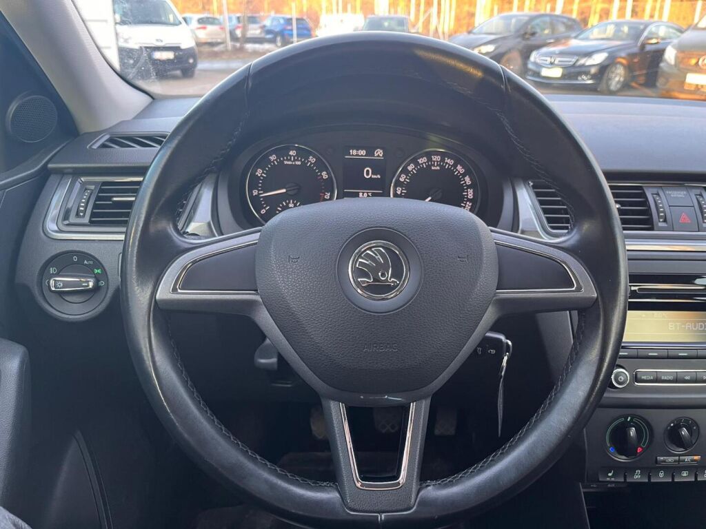 Skoda Rapid 2015 Ruskea (beige)