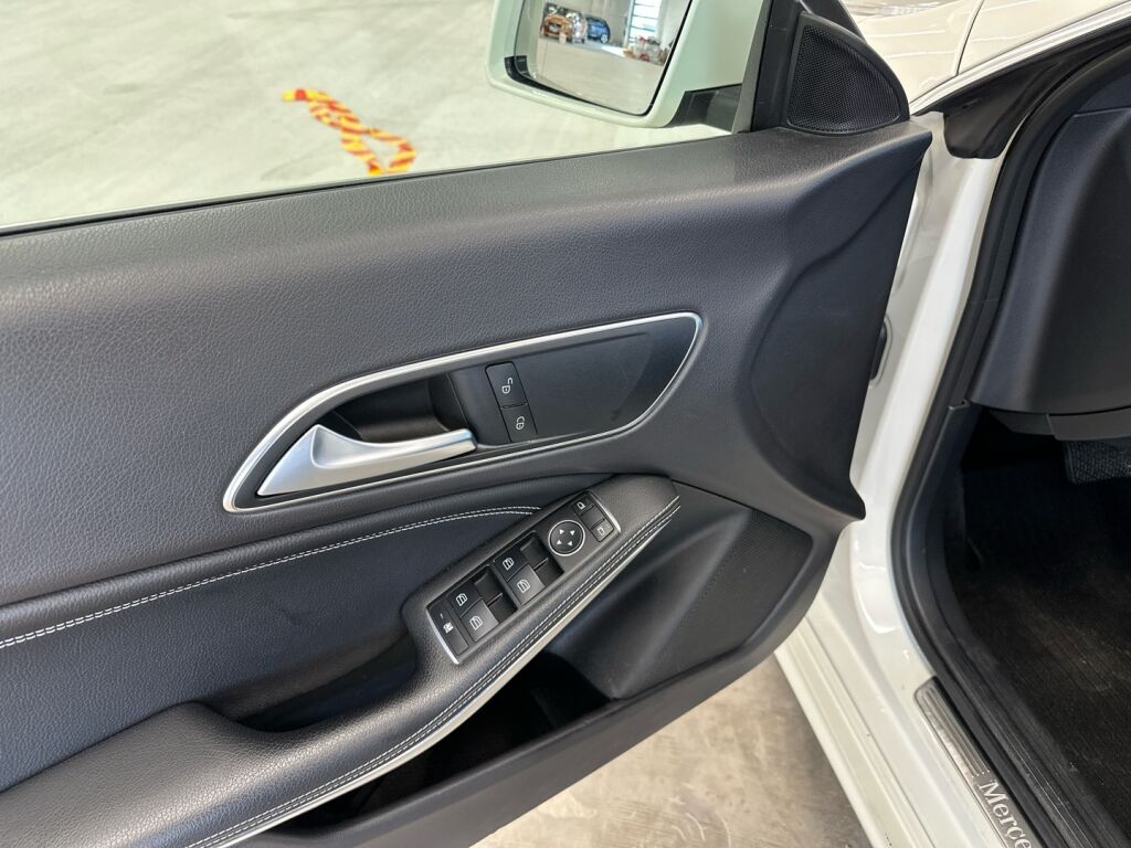 Mercedes-Benz CLA 2015 Valkoinen