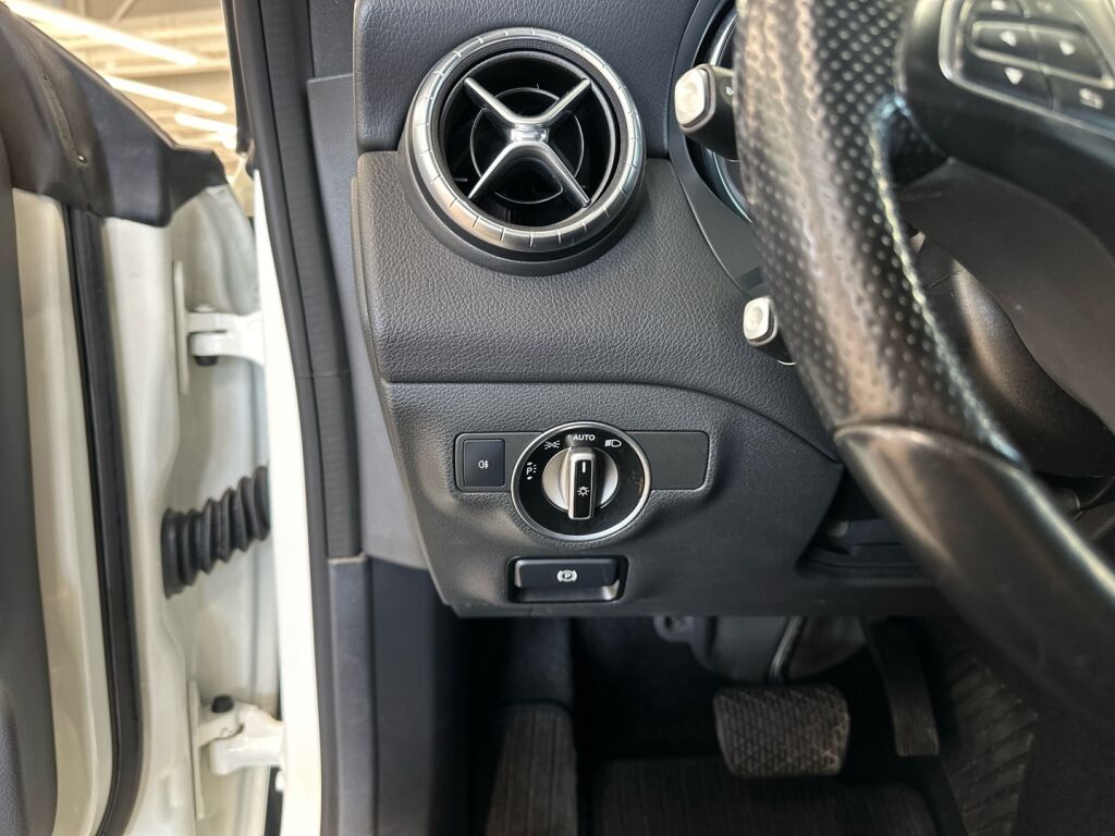 Mercedes-Benz CLA 2015 Valkoinen