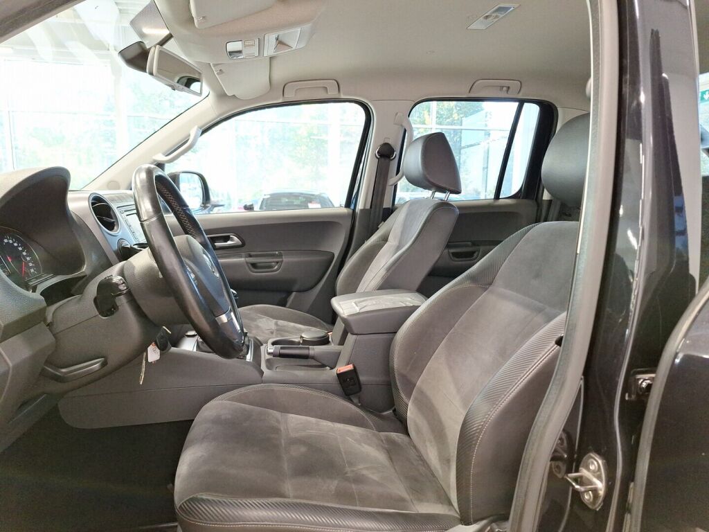 Volkswagen Amarok 2015 Musta