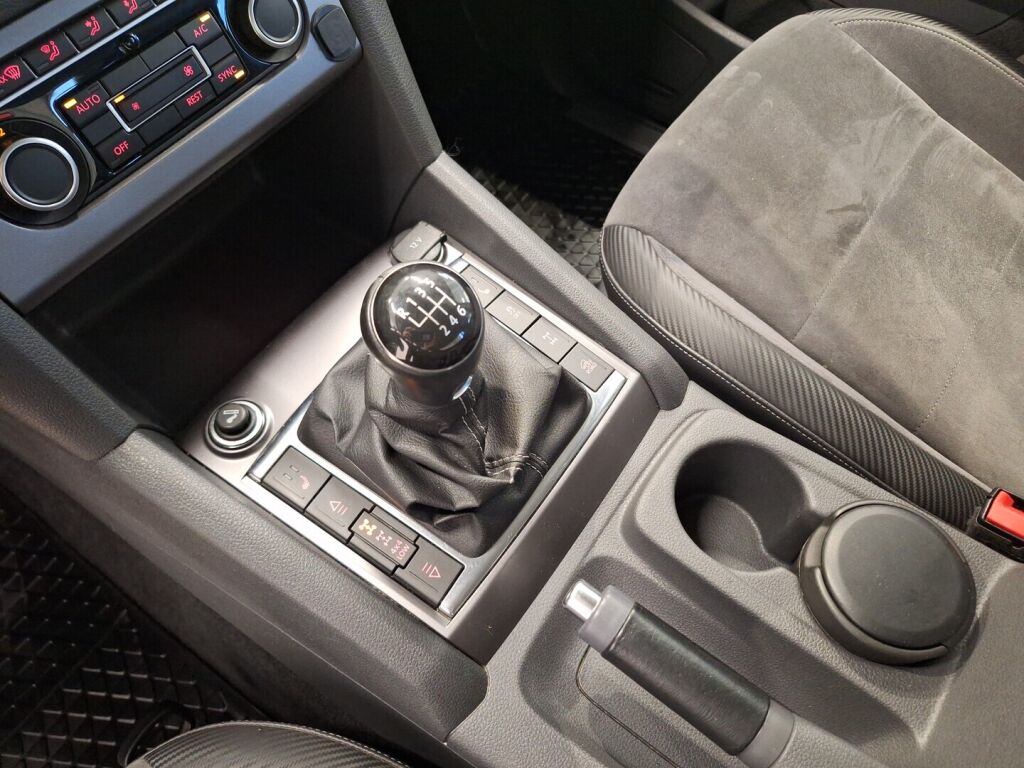 Volkswagen Amarok 2015 Musta