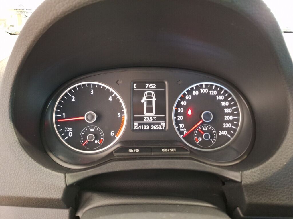 Volkswagen Amarok 2015 Musta