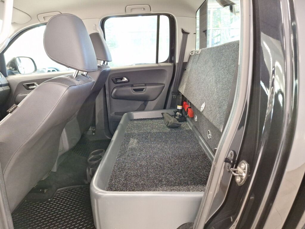 Volkswagen Amarok 2015 Musta