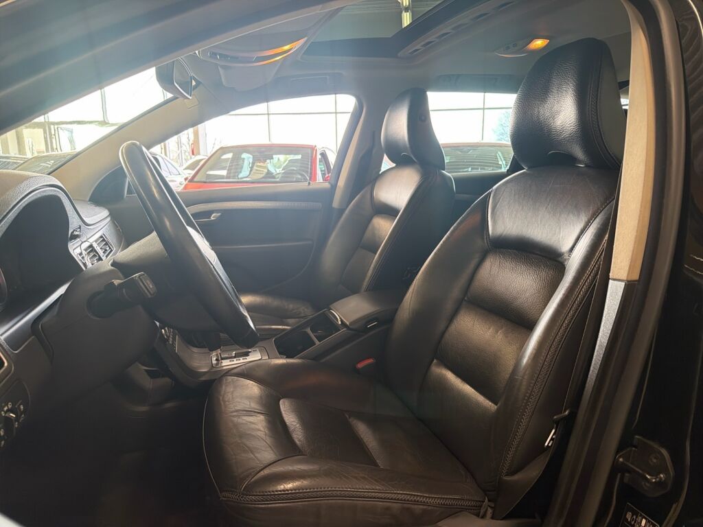 Volvo XC70 2008 Musta