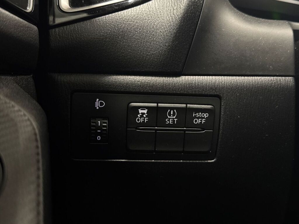 Mazda Mazda3 2015 Valkoinen