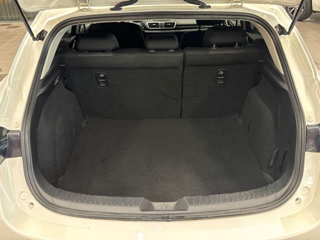 Mazda Mazda3 2015 Valkoinen