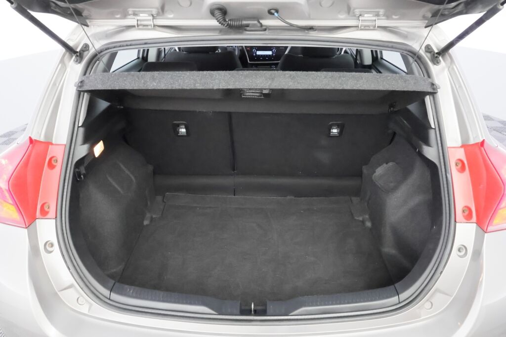 Toyota Auris 2015 Ruskea (beige)