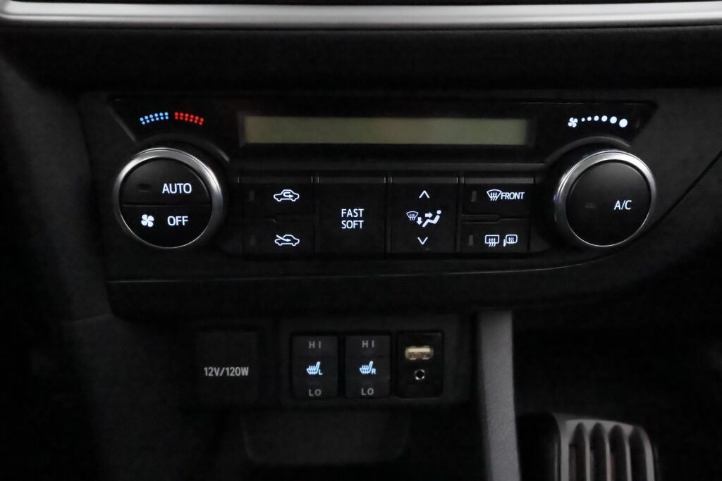 Toyota Auris 2015 Ruskea (beige)